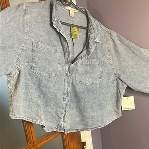 Juniors crop denim top